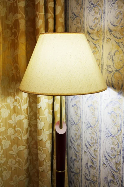 En lampa med en skugga — Stockfoto