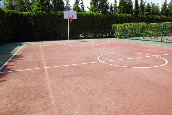 Patio al aire libre para el baloncesto — Foto de Stock