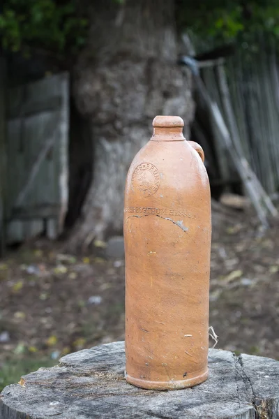 Bottiglia vintage di acqua minerale — Foto Stock