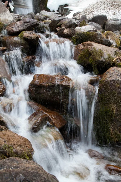 Río en las montañas — Foto de Stock