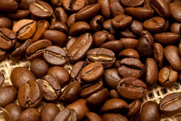 Roasted coffee beans background — Stock Photo, Image