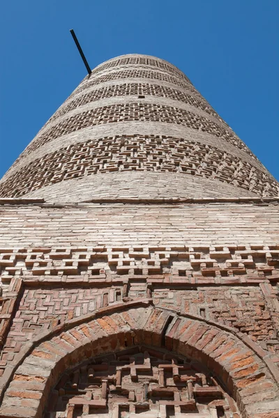Gamla kirgiziska burana tower i bergen — Stockfoto
