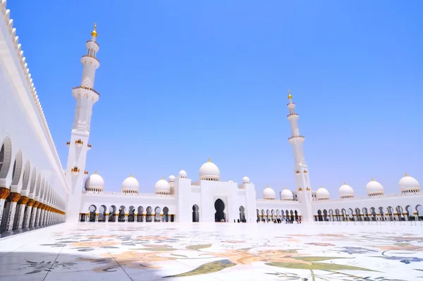 Sheikh Zayed mesquita ou grande mesquita em Abu Dhabi — Fotografia de Stock