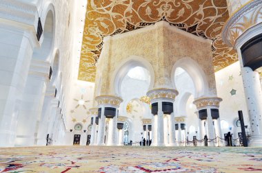 Abu dhabi, Birleşik Arap Emirlikleri - Haziran 4: Şeyh zayed Ulu Camii iç içeride 4 Haziran 2012 abu Dhabi, Birleşik Arap Emirlikleri