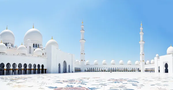 Mezquita Sheikh Zayed o gran mezquita en Abu Dhabi — Foto de Stock