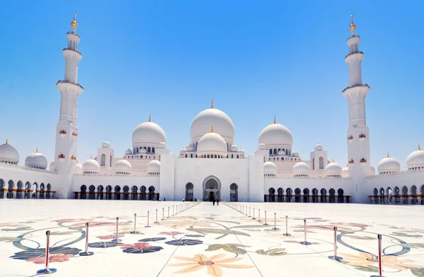 Sheikh Zayed mesquita ou grande mesquita em Abu Dhabi — Fotografia de Stock