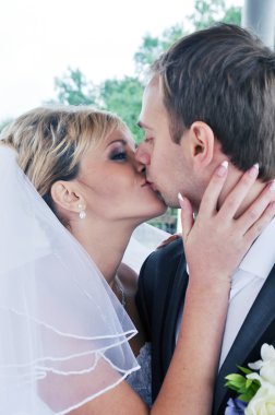 sevgi dolu çift ayakta