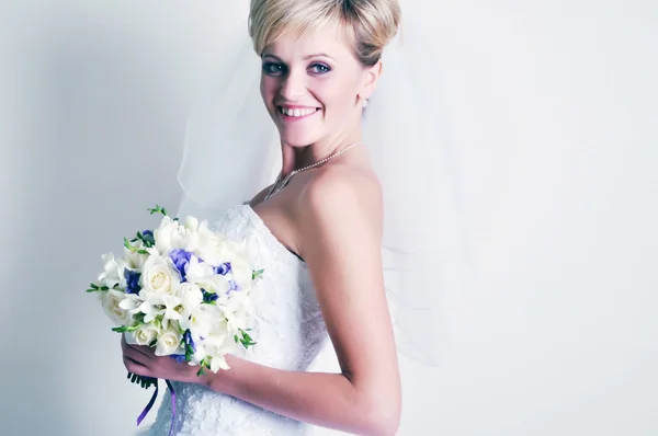Retrato de noiva bonita feliz — Fotografia de Stock