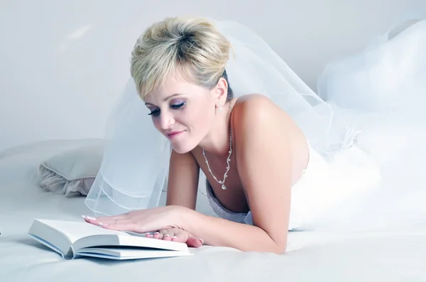 Portrait of happy beautiful bride — Stock Photo, Image