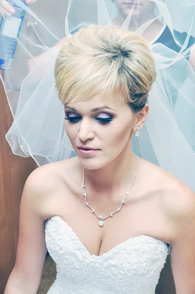 Schöne weiße Braut — Stockfoto