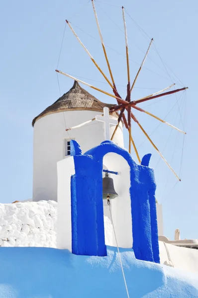 Santorini windmolen — Stockfoto