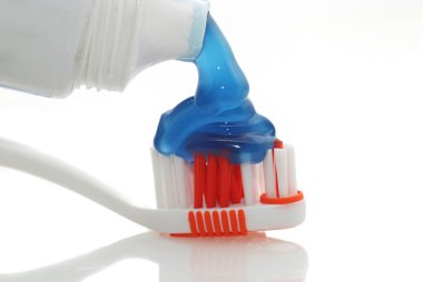 Diş macunlu diş fırçası