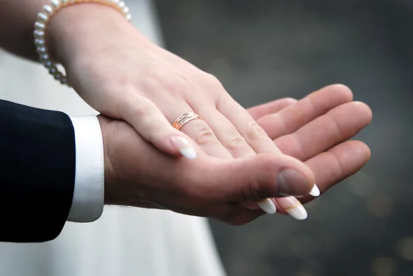 Happy baru saja menikah pasangan muda — Stok Foto