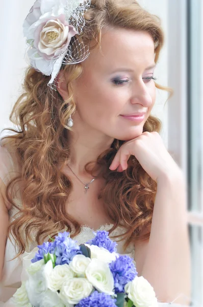 Portrait of beautiful young bride — Stock Photo, Image