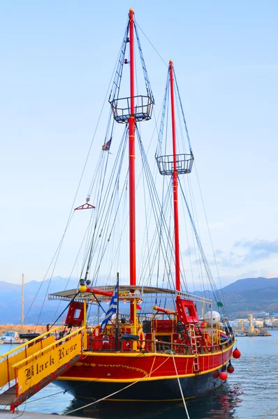 Jachtverhuur in santorini marina, Griekenland — Stockfoto