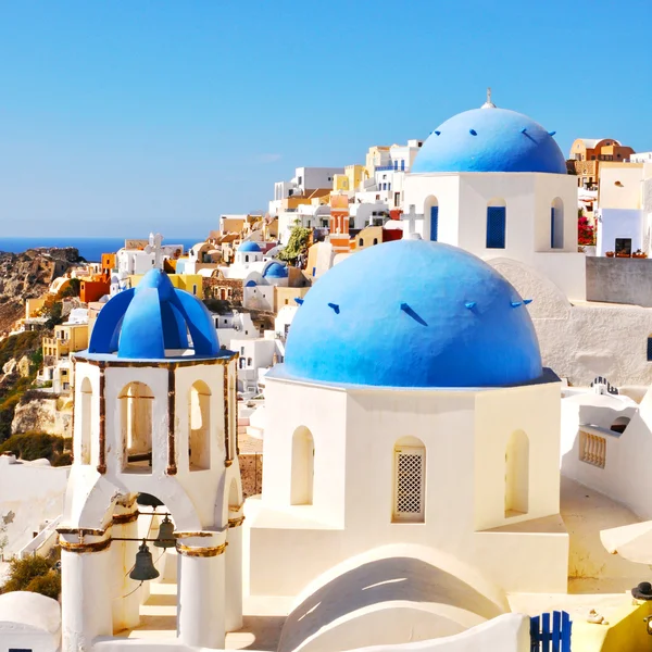 Iglesia de estilo griego clásico en Santorini, Grecia — Foto de Stock