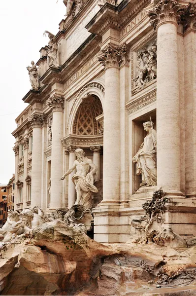 Di trevi - fontein beroemdste rome fonteinen in de wereld. Italië. — Gratis stockfoto