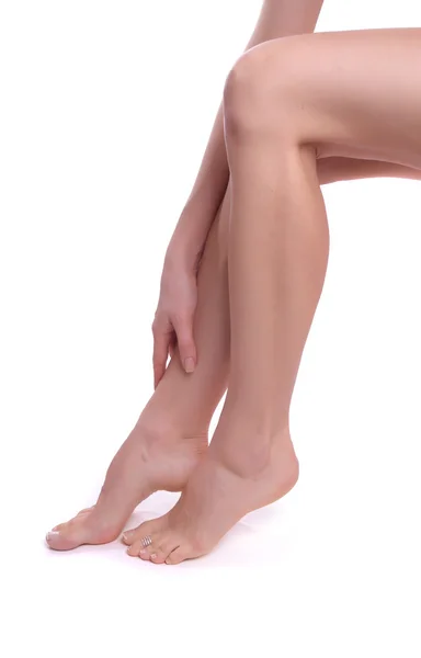 Hermosas piernas aisladas sobre un fondo blanco —  Fotos de Stock
