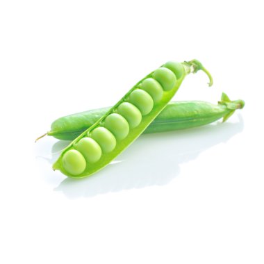 Taze taze bezelyeler izole