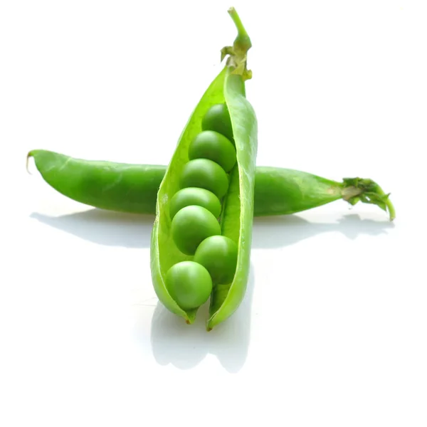 Fresh green peas isolated — Stock Photo, Image