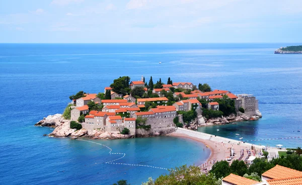 Θάλασσα της Αδριατικής και το sveti stefan νησί — Φωτογραφία Αρχείου