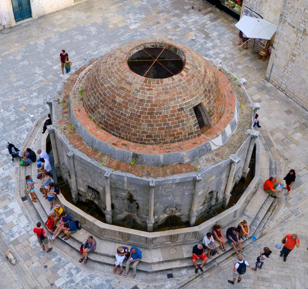 The Large Onofrio's Fountain is one of the ancient fountains of Dubrovnik on the Adriatic coast — Stock Photo, Image