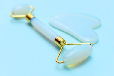 quartz guasha stone and roller 