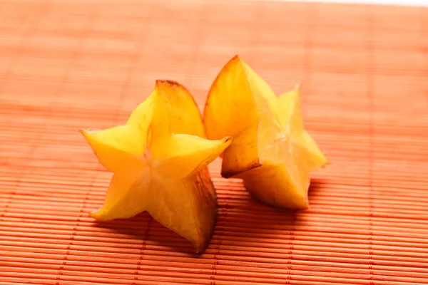 Friss Sárga Narancssárga Csillag Gyümölcs Alapon — Stock Fotó