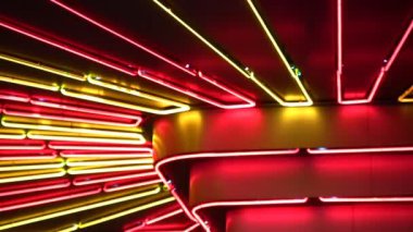 gece neon ışık