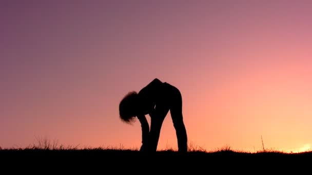 Fitness kız günbatımı — Stok video