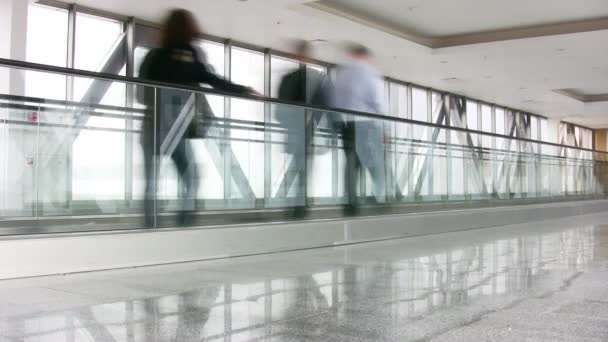 Foule et escalator — Video