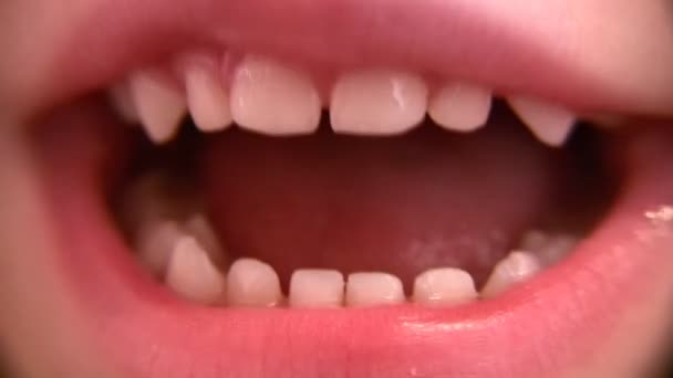 Рот дитини — стокове відео