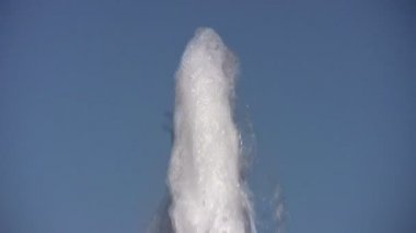 Çeşme üzerindeki gökyüzü