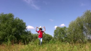 kızı babalar omuzları üzerine