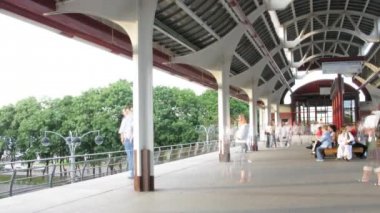Monorail station zaman atlamalı