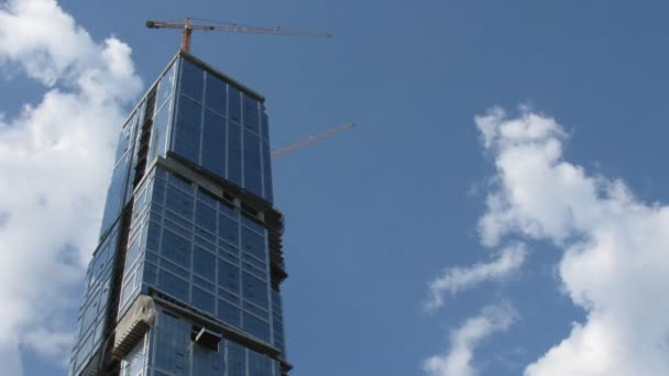 Construction skyscraper and clouds time lapse — Stock Video