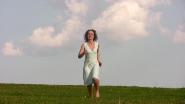 Running girl on grass — Stock Video