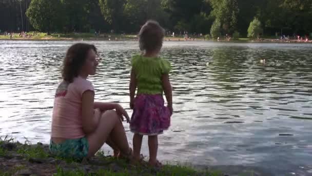 Mother with girl on pond — Stock Video