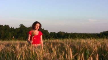 Buğday Tarlasında Kadın