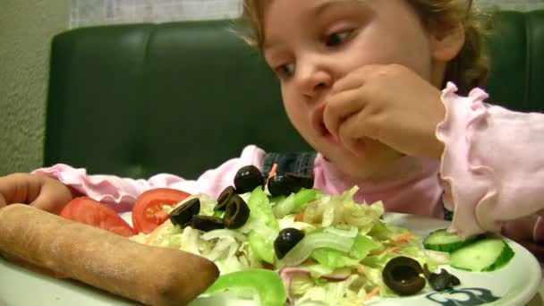 Little girl eat salad — Stockvideo