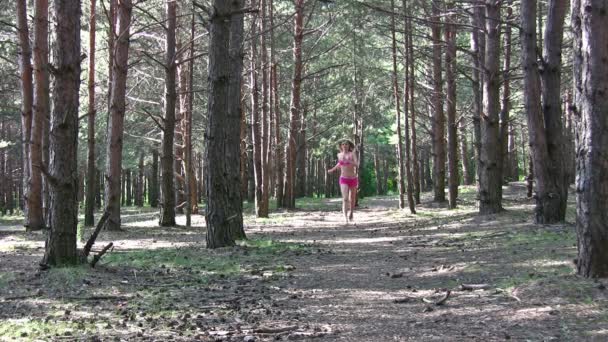 Running girl in park — Stock Video