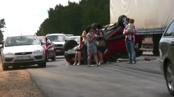 MOSCOW, RUSSIA - AUGUST 3: Road accident August 3, 2008 in Moscow, Russia. The increase in quantity of cars is at the bottom of high breakdown susceptibility on roads of Russia, the MIA of RF has dec — Stock Video