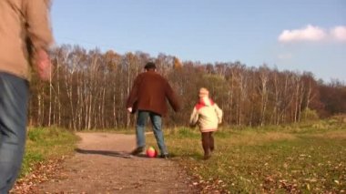 oğlu, babası ve dedesi futbol oynamak