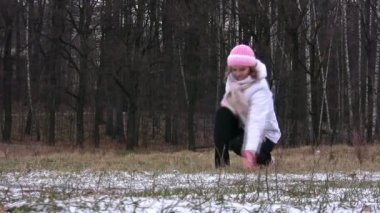 kadın ilk kar atar.