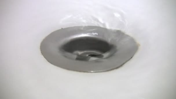 Water funnel end in bath — Stock Video