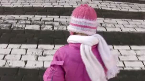 Behind walking little girl on zebra crossing — Stock Video