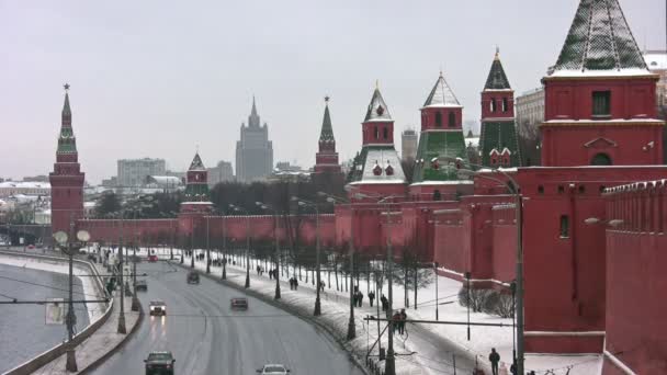 Кремлевская стена и башни Москвы — стоковое видео