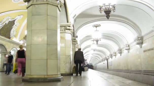 Subway station. Blured faces. — Stock Video