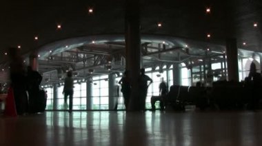 Havaalanı, gölgeli bir katta salonda