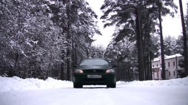 Araba Far yanıp söner ve kamera üzerinde hareket